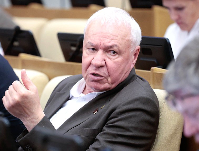 Член Комитета по обороне Виктор Соболев