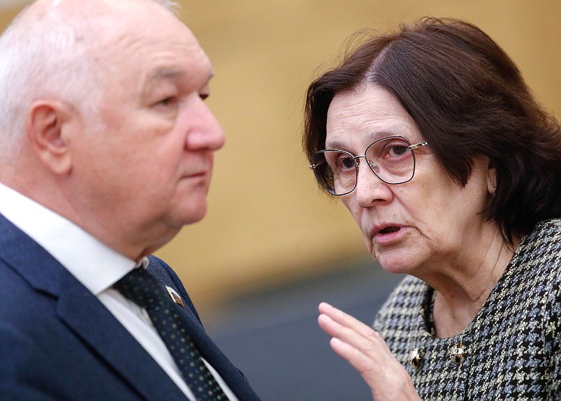 Первый заместитель Председателя Комитета по делам национальностей Ильдар Гильмутдинов и член Комитета по охране здоровья Римма Утяшева