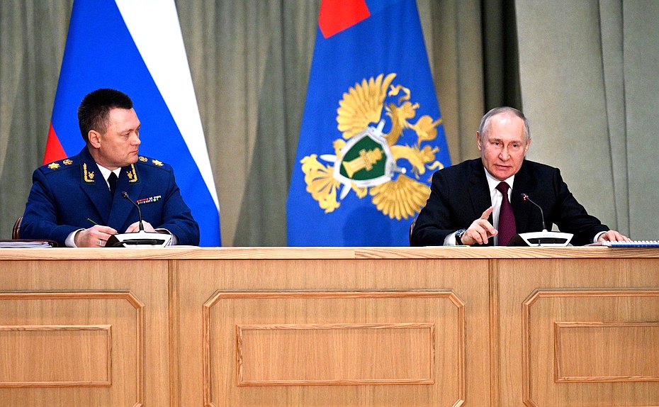 Президент РФ Владимир Путин и Генеральный прокурор РФ Игорь Краснов. Фото: Павел Бедняков, РИА «Новости»