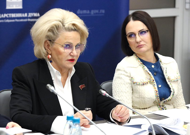 Председатель Комитета по защите семьи, вопросам отцовства, материнства и детства Нина Останина и Первый заместитель Председателя Комитета Татьяна Буцкая