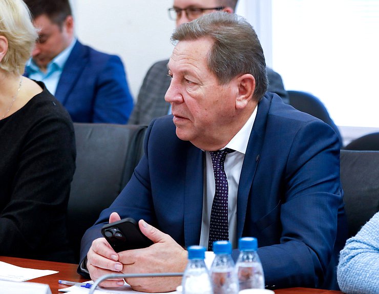 Член Комитета по науке и высшему образованию Михаил Кузьмин