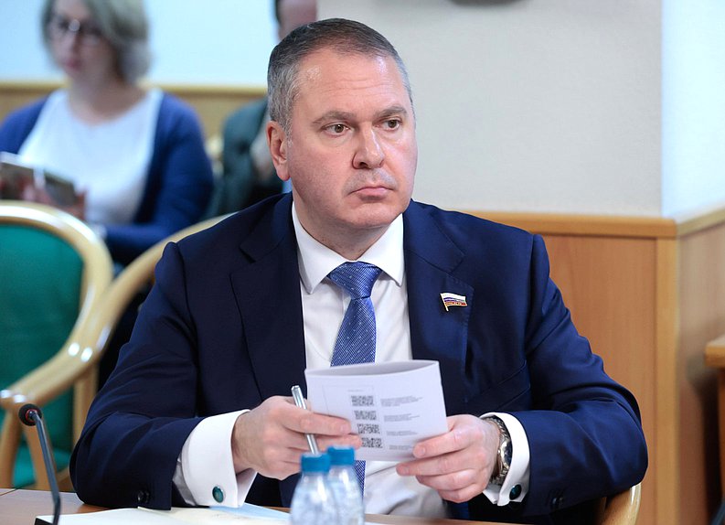 Член Комитета по экономической политике Олег Калинский
