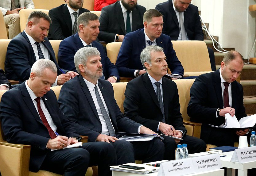 Расширенное заседание Комитетов по промышленности и торговле, по экономической политике, по контролю и по труду, социальной политике и делам ветеранов