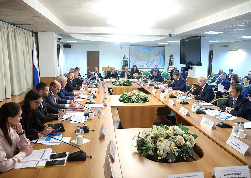 Заседание рабочей группы по рассмотрению Государственной Думой проекта Основных направлений единой денежно-кредитной политики на 2026 год и плановый период 2027-2028 гг