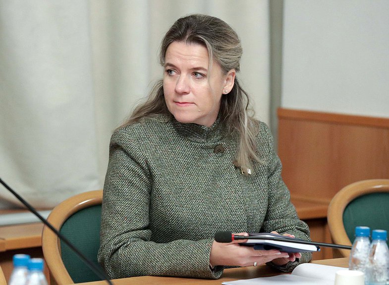 Член Комитета по защите семьи, вопросам отцовства, материнства и детства Ольга Коробова