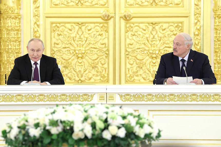 Президент РФ Владимир Путин и Президент Республики Беларусь Александр Лукашенко