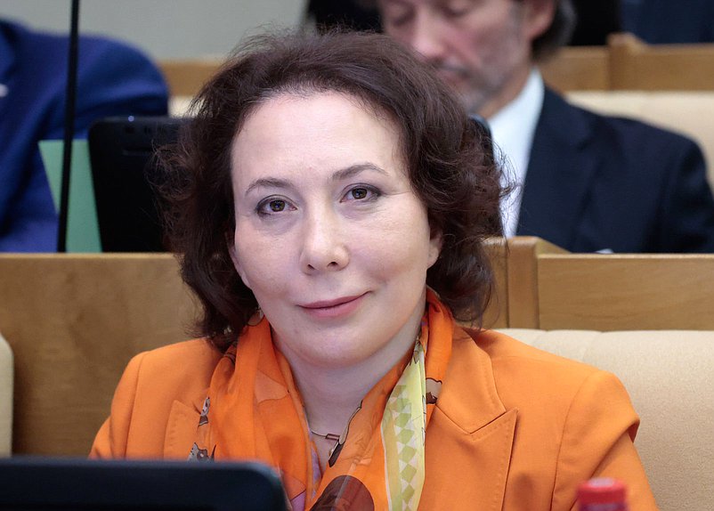 Член фракции "Единая Россия" Альбина Гаджиева