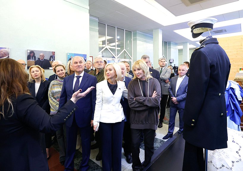 Председатель Государственной Думы Вячеслав Володин, Председатель Комитета по культуре Ольга Казакова и актриса Елена Яковлева