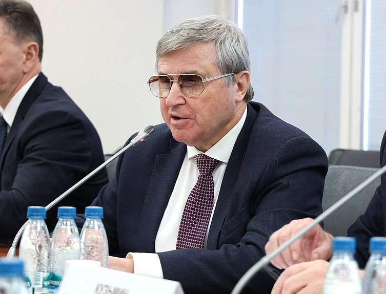 Первый заместитель Председателя Комитета по науке и высшему образованию Олег Смолин