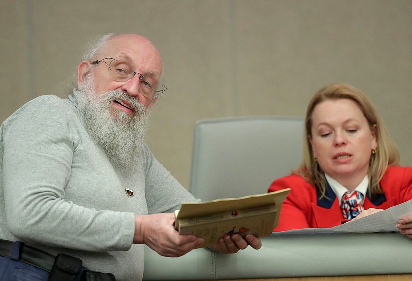 Член Комитета по просвещению Анатолий Вассерман