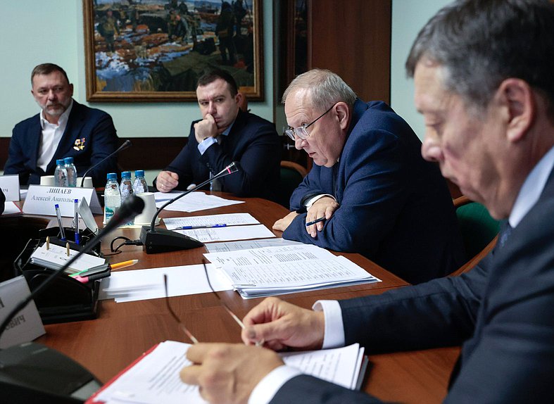 Председатель Комитета по обороне Владимир Касатонов