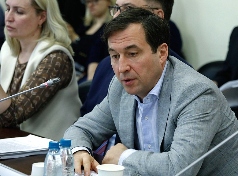 Первый заместитель Председателя Комитета по контролю Дмитрий Гусев