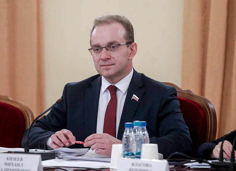 Член Комитета по охране здоровья Михаил Кизеев