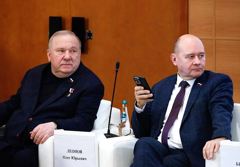 Заместители Председателя Комитета по развитию гражданского общества, вопросам общественных и религиозных объединений Владимир Шаманов и  Олег Леонов