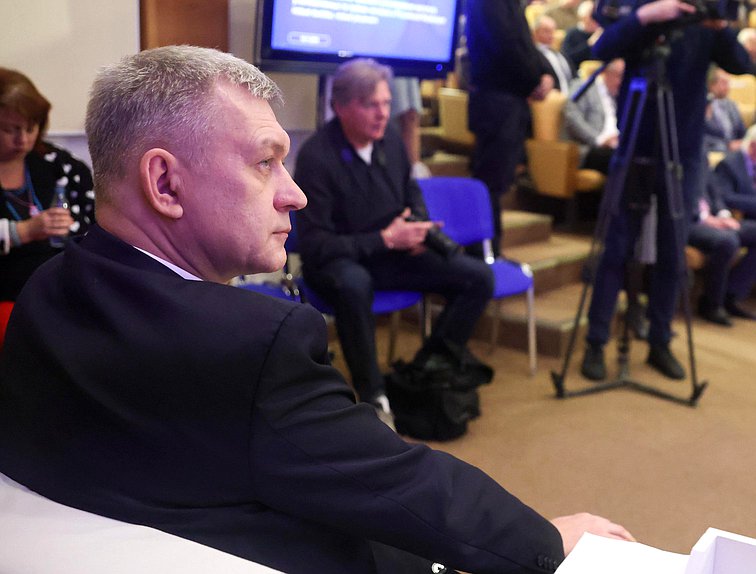 Председатель Комитета по делам национальностей Владимир Иванов