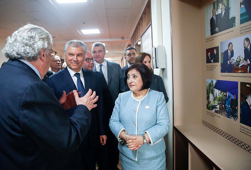 Председатель Государственной Думы Вячеслав Володин, Председатель Милли Меджлиса Азербайджанской Республики Сагиба Гафарова и первый заместитель генерального директора ФГУП «Информационное телеграфное агентство России (ИТАР-ТАСС)» Михаил Гусман