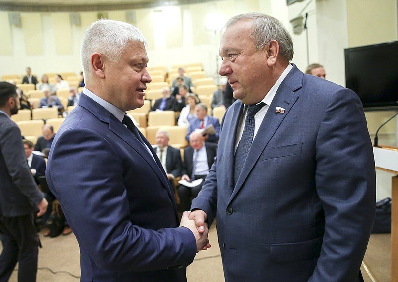 Chairman of the Committee on Security and Corruption Control Vasilii Piskarev and Chairman of the Committee on Defence Vladimir Shamanov