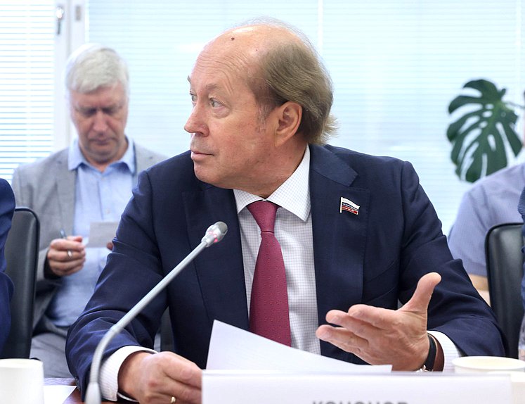 Заместитель Председателя Комитета по науке и высшему образованию Владимир Кононов