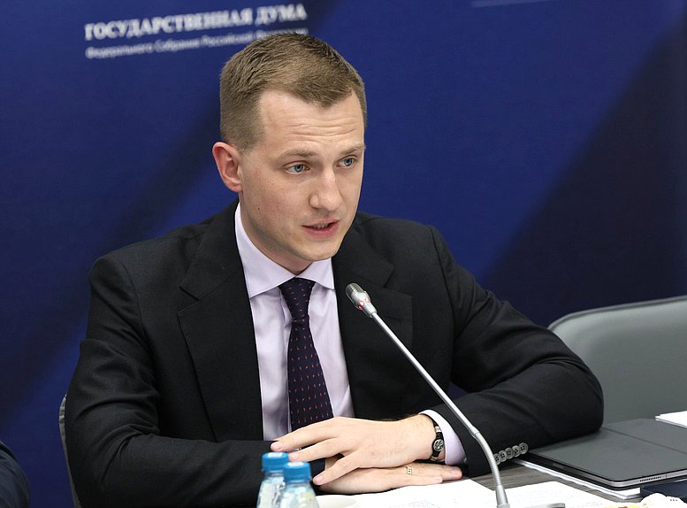 Председатель Комитета по молодежной политике Артем Метелев