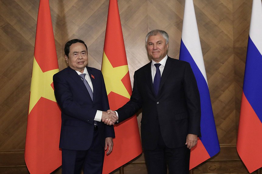 Presidente de la Asamblea Nacional de la República Socialista de Vietnam, Tran Thanh Man y Jefe de la Duma Estatal, Vyacheslav Volodin