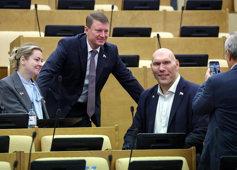 Член Комитета по туризму и развитию туристической инфраструктуры Наталья Каптелинина, член Комитета по транспорту и развитию транспортной инфраструктуры Сергей Еремин и Первый заместитель Председателя Комитета по туризму и развитию туристической инфраструктуры Николай Валуев