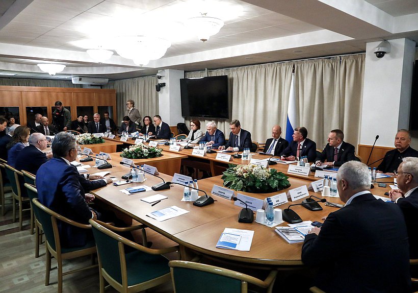 Совместное заседание Комитетов по финансовому рынку, по бюджету и налогам и по экономической политике