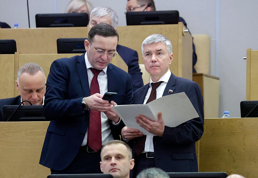 Первый заместитель Председателя Комитета по развитию Дальнего Востока и Арктики Вячеслав Логинов и член Комитета по физической культуре и спорту Евгений Ревенко