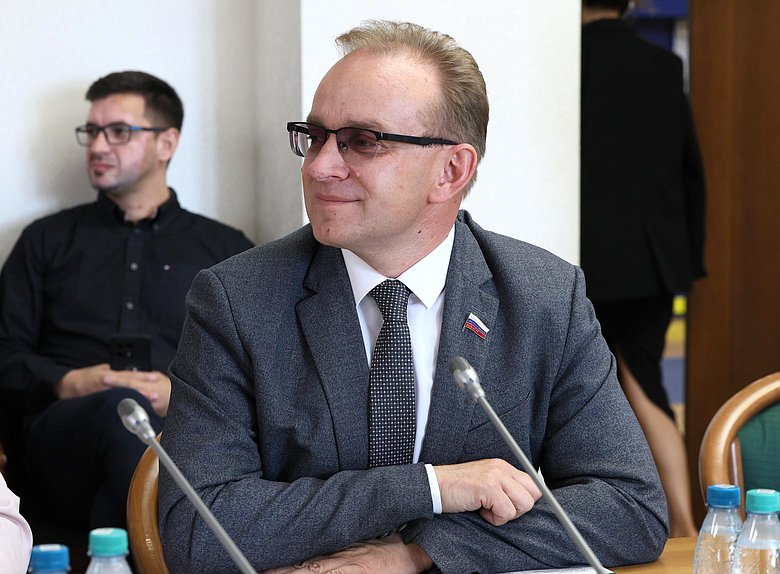 Член Комитета по охране здоровья Михаил Кизеев