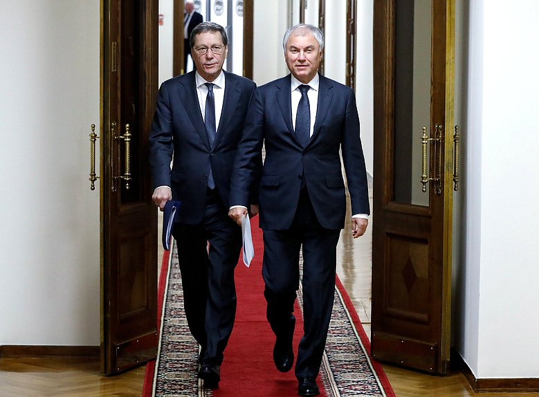 Председатель Государственной Думы Вячеслав Володин и Первый заместитель Председателя Государственной Думы Александр Жуков