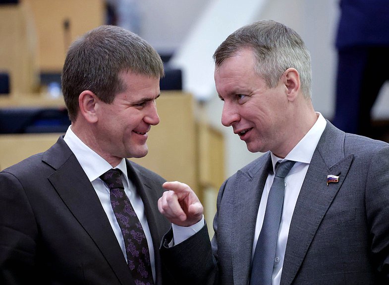 Первый заместитель Председателя Комитета по региональной политике и местному самоуправлению Геннадий Панин и член Комитета по туризму и развитию туристической инфраструктуры Алексей Волоцков