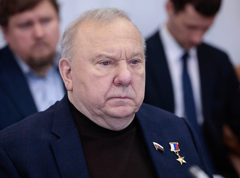 Член Комитета по развитию гражданского общества, вопросам общественных и религиозных объединений Владимир Шаманов