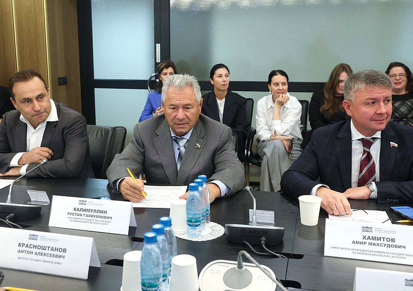 Первый заместитель Председателя Комитета по физической культуре и спорту Дмитрий Свищев, член Комитета Рустам Калимуллин и заместитель Председателя Комитета Амир Хамитов