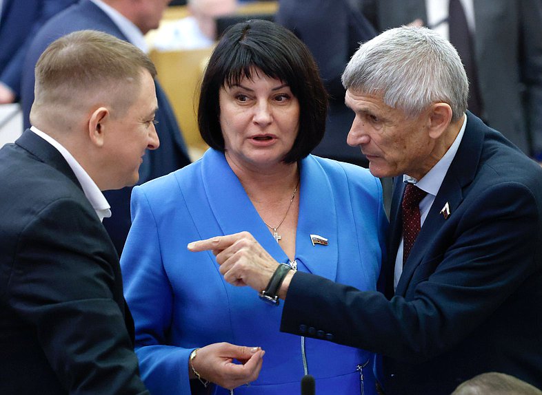 Заместитель Председателя Комитета по туризму и развитию туристической инфраструктуры Татьяна Лобач и член Комитета по аграрным вопросам Алексей Лавриненко