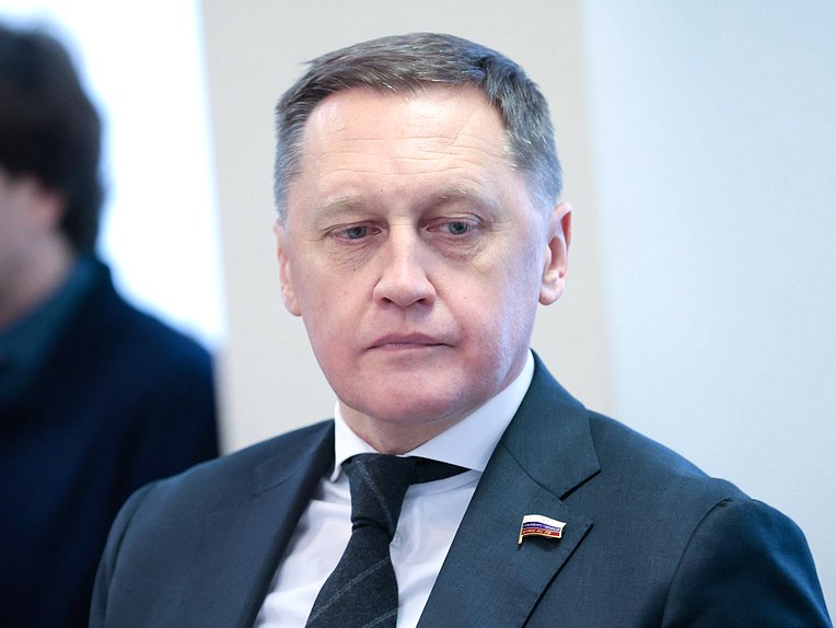 Член Комитета по промышленности и торговле Владимир Дремов