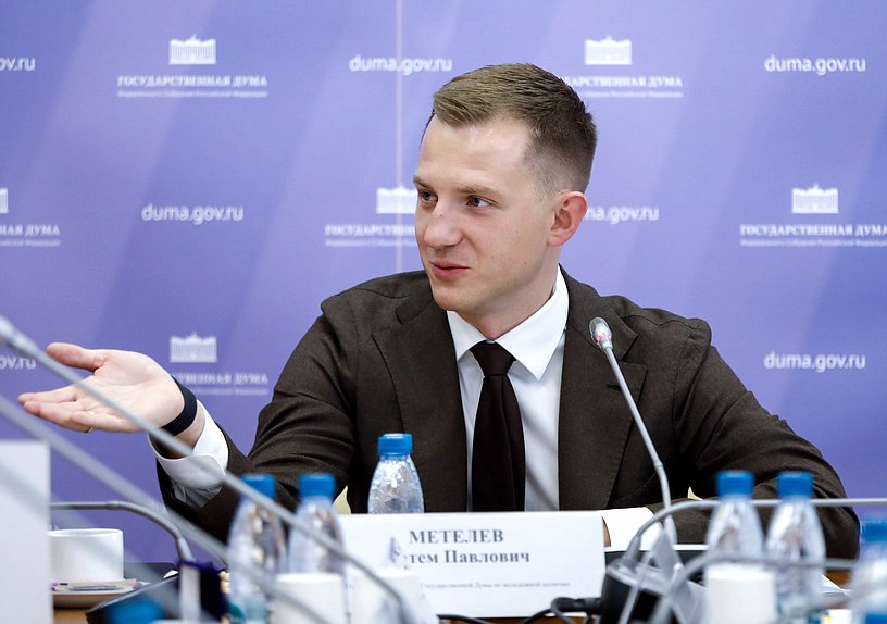 Председатель Комитета по молодежной политике Артем Метелев