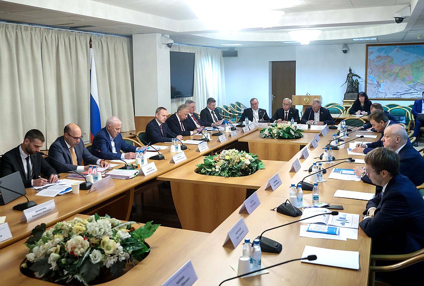 Заседание рабочей группы по рассмотрению Государственной Думой проекта Основных направлений единой денежно-кредитной политики на 2026 год и плановый период 2027-2028 гг