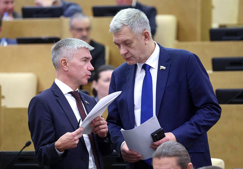 Член Комитета по физической культуре и спорту Евгений Ревенко и Председатель Комитета по делам национальностей Владимир Иванов