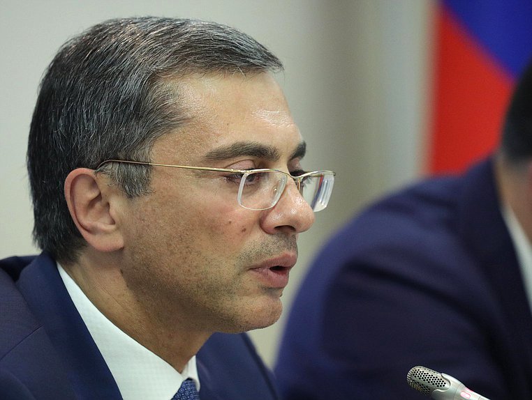 Председатель Комитета по промышленности и торговле Владимир Гутенев