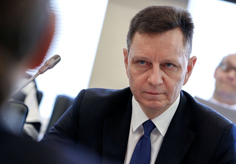 Первый заместитель Председателя Комитета по науке и высшему образованию Владимир Сипягин