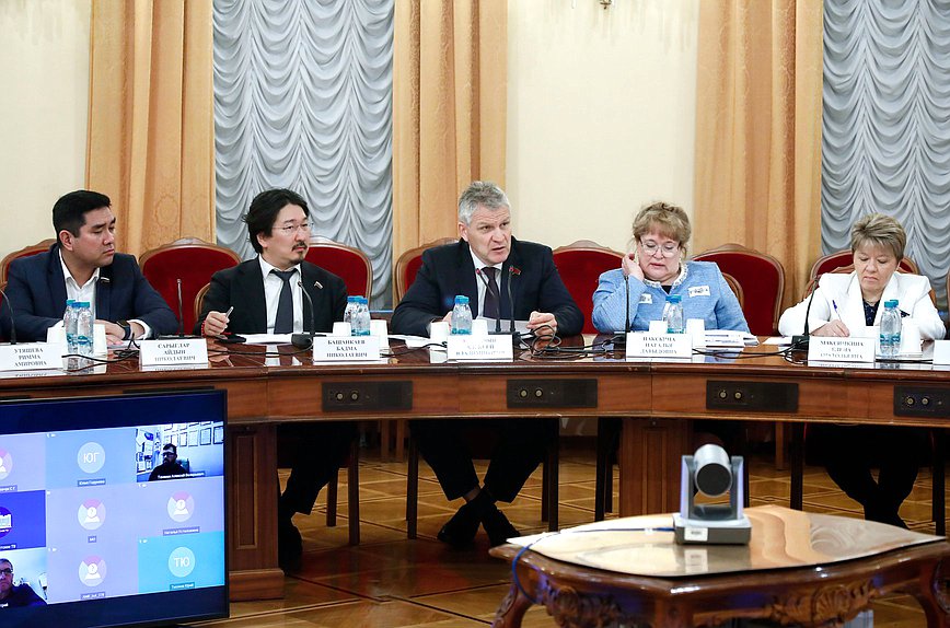 Круглый стол Комитета по охране здоровья на тему «О мерах совершенствования организации медицинской помощи с целью достижения ключевых показателей федерального проекта «Борьба с гепатитом С и минимизация рисков распространения данного заболевания»