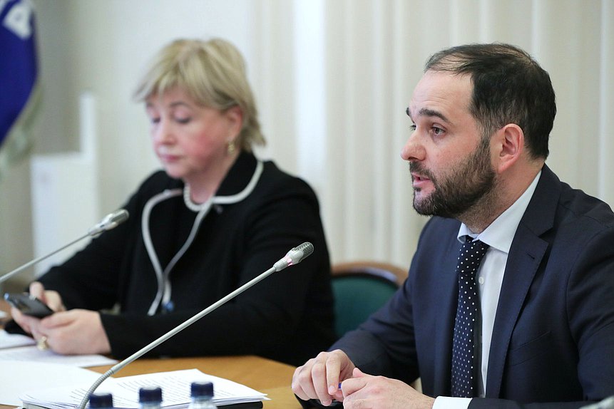 Первый заместитель Председателя Комитета по науке и высшему образованию Александр Мажуга