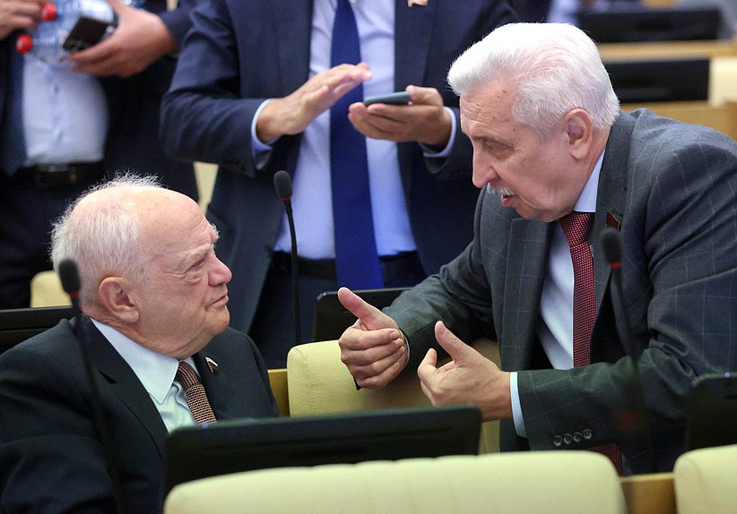 Члены Комитета по охране здоровья Александр Румянцев и Николай Осадчий