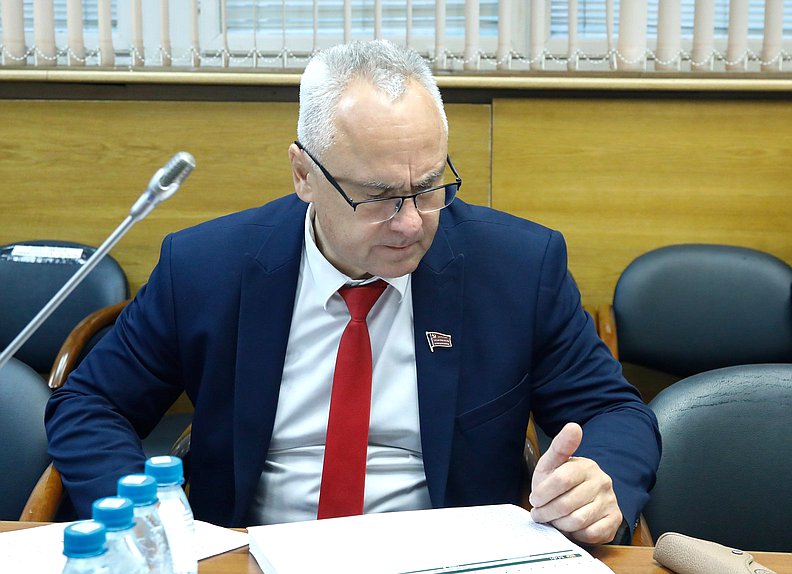 Член Комитета по бюджету и налогам Евгений Бессонов