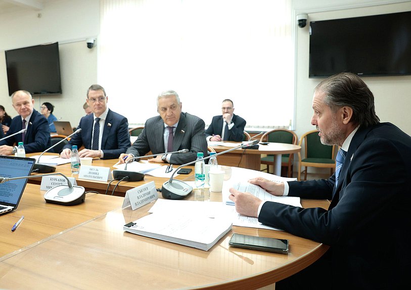 Председатель Комитета по охране здоровья Владимир Сысоев