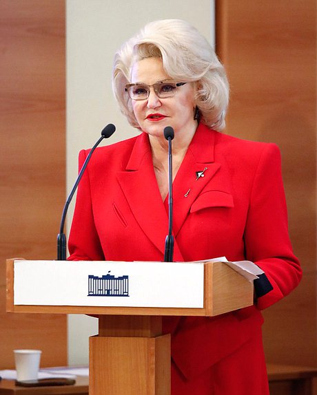 Председатель Комитета по защите семьи, вопросам отцовства, материнства и детства Нина Останина