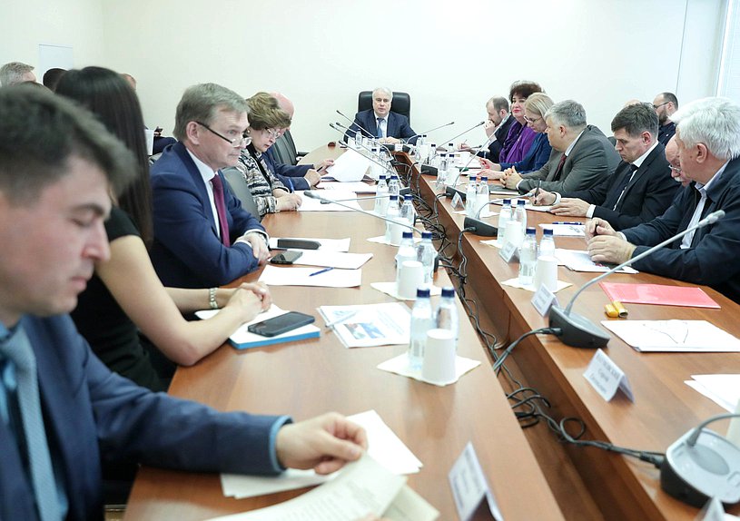 Круглый стол на тему «Развитие рынка природного газа как моторного топлива: проблемы и пути решения» Комитета по энергетике