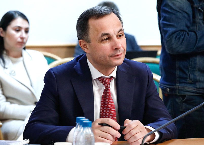 Круглый стол на тему «Правовое регулирование продажи отдельных видов товаров с возрастными ограничениями на цифровых платформах с использованием биометрических данных»