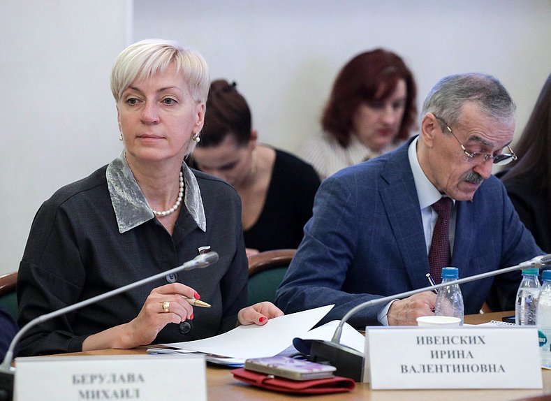 Заместители Председателя Комитета по просвещению Ирина Ивенских и Нурбаганд Нурбагандов