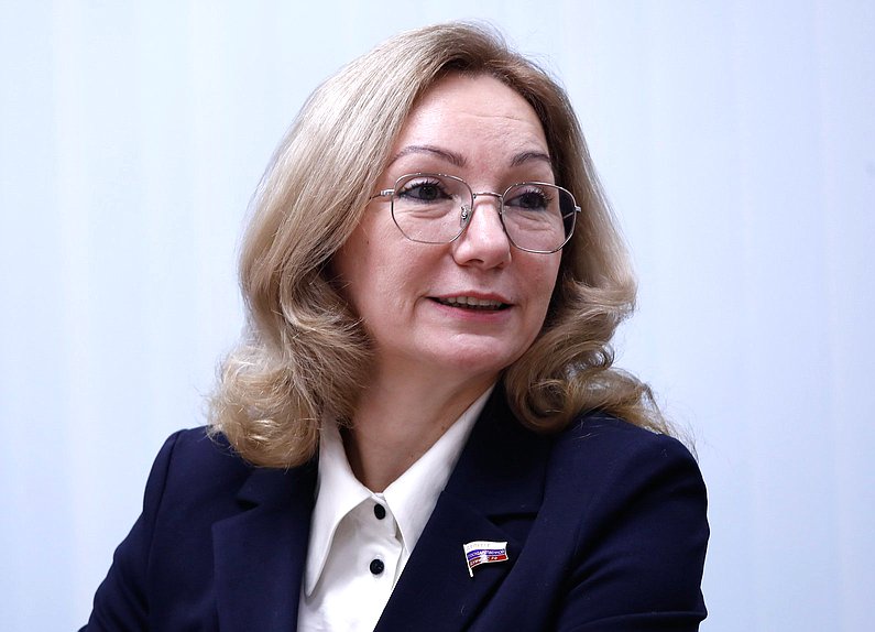 Член Комитета по просвещению Лариса Тутова