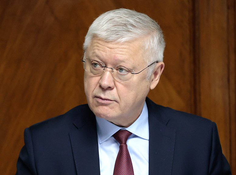 Председатель Комитета по безопасности и противодействию коррупции Василий Пискарев